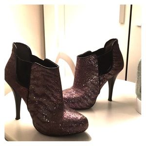 Guess boots, Man Made material